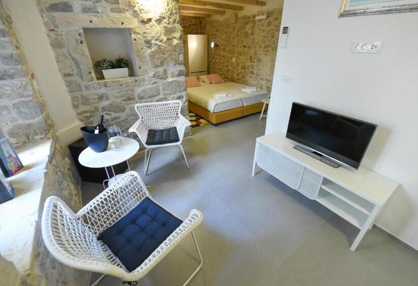 اتاق لوکس, Pylon Rooms