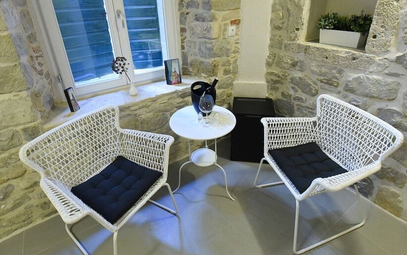 اتاق لوکس, Pylon Rooms