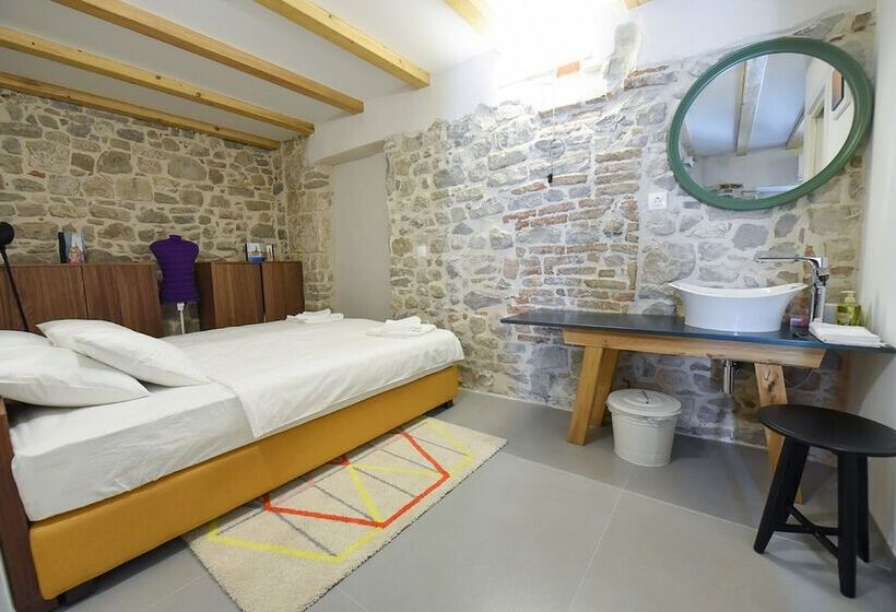 اتاق لوکس, Pylon Rooms