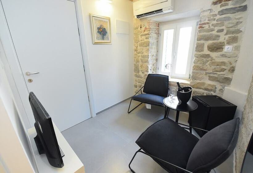 اتاق لوکس, Pylon Rooms