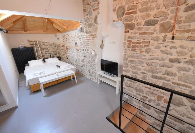 اتاق لوکس, Pylon Rooms