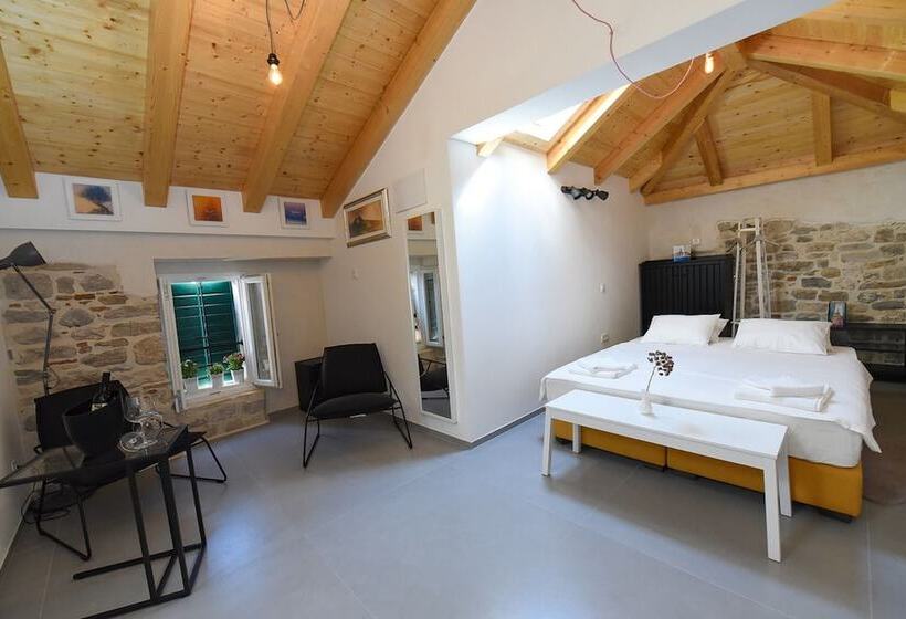 اتاق لوکس, Pylon Rooms