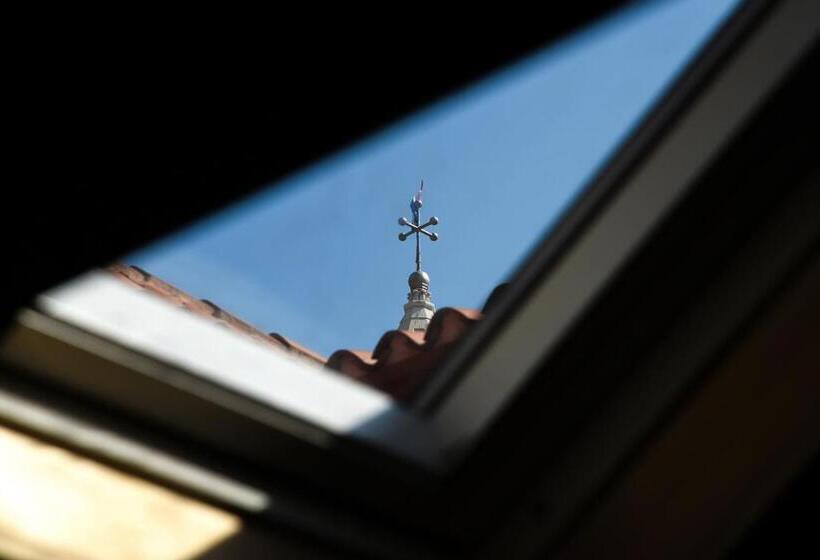 اتاق لوکس, Pylon Rooms