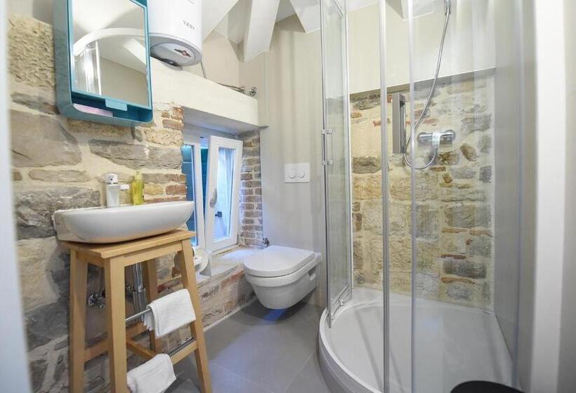 اتاق لوکس, Pylon Rooms