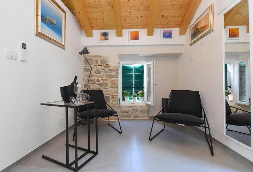 اتاق لوکس, Pylon Rooms