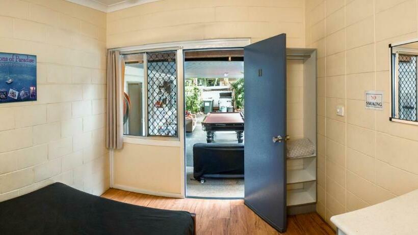 Номер Стандарт Совместная Ванная, Castaways Backpackers Cairns