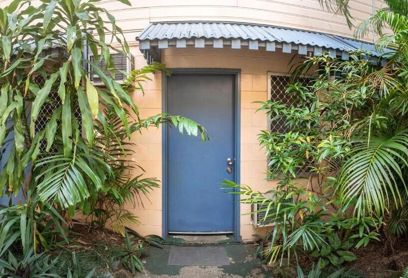 חדר סטנדרט לשלושה, Castaways Backpackers Cairns