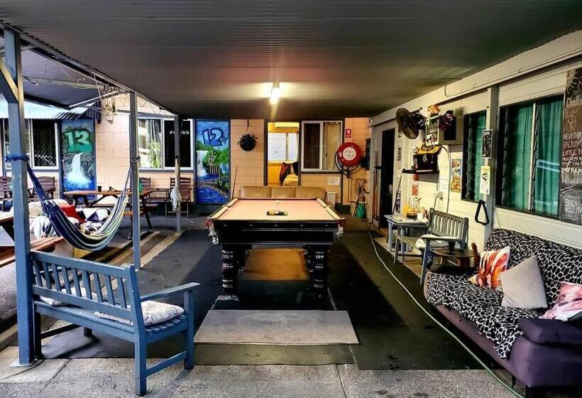 חדר סטנדרט לארבעה, Castaways Backpackers Cairns
