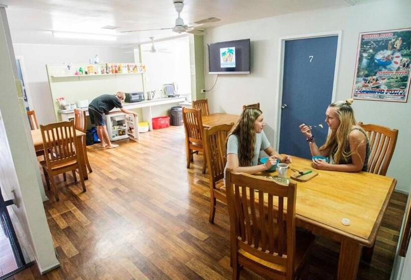 Семейный Номер Совместный Санузел, Castaways Backpackers Cairns