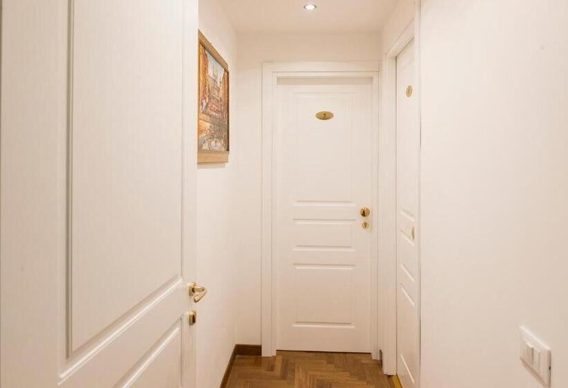 Classic Kamer, Domus Trevi