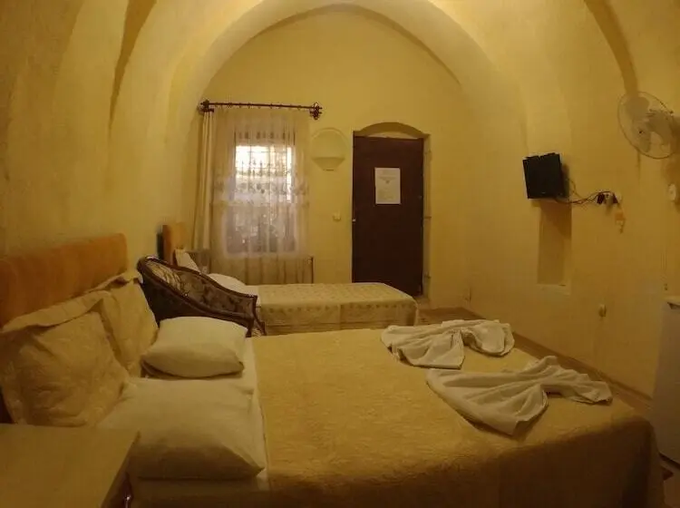 سوییت, Falcon Cave Suites