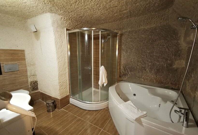 套房, Falcon Cave Suites