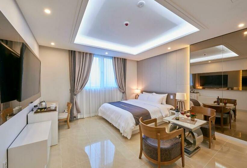 غرفة قياسية مزوَّدة بجاكوزي, Gwangju Madrid