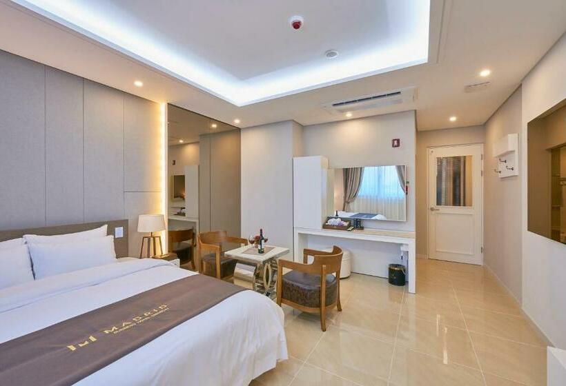 اتاق استاندارد با وان آب گرم, Gwangju Madrid