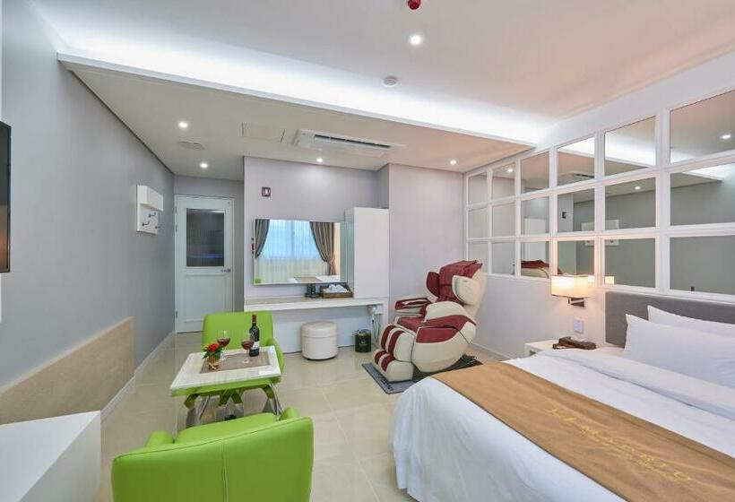 اتاق لوکس, Gwangju Madrid