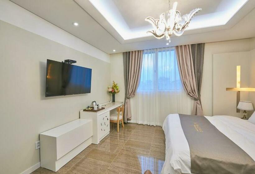 غرفة قياسية, Gwangju Madrid