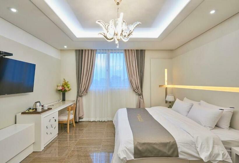 غرفة قياسية, Gwangju Madrid