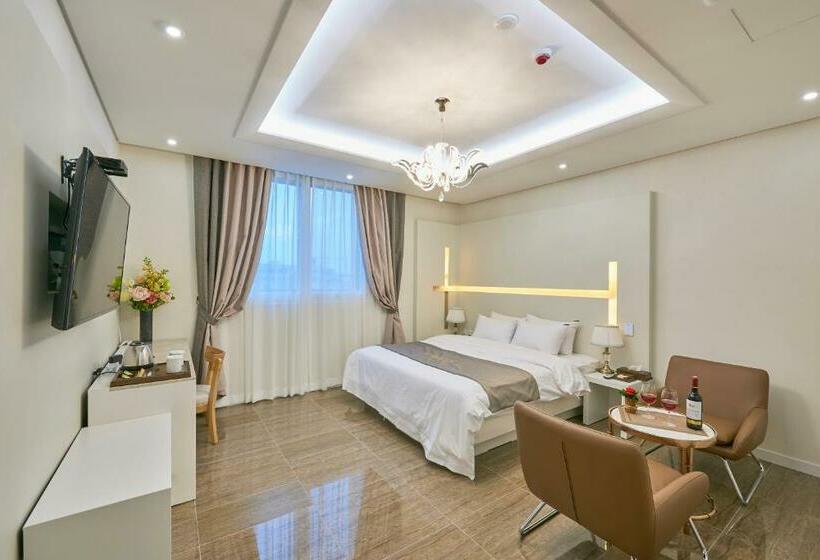 غرفة قياسية, Gwangju Madrid