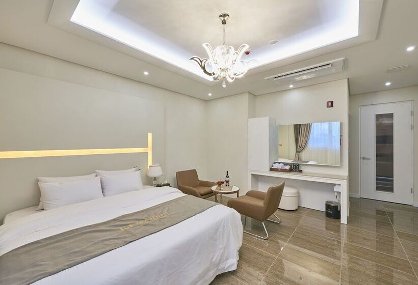 غرفة قياسية, Gwangju Madrid