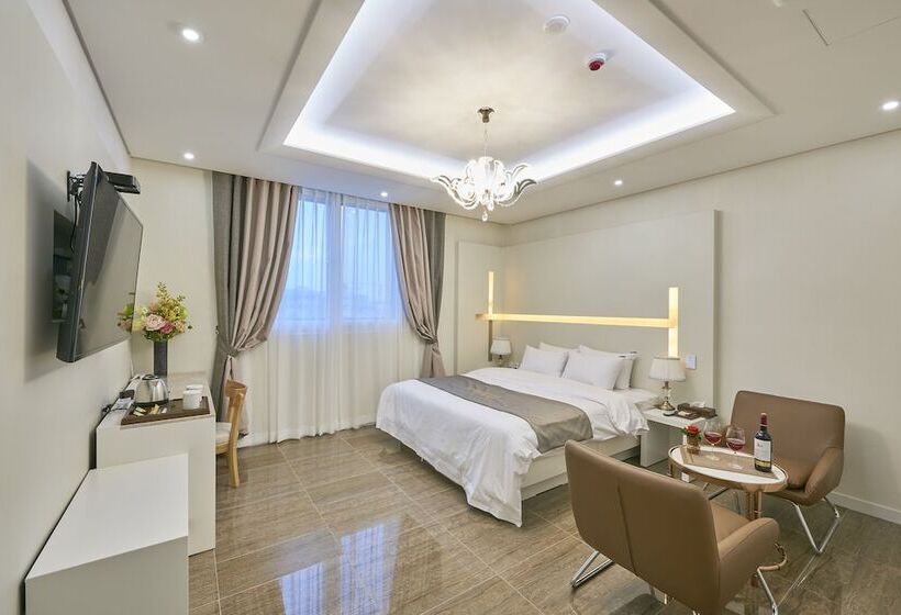 غرفة قياسية, Gwangju Madrid