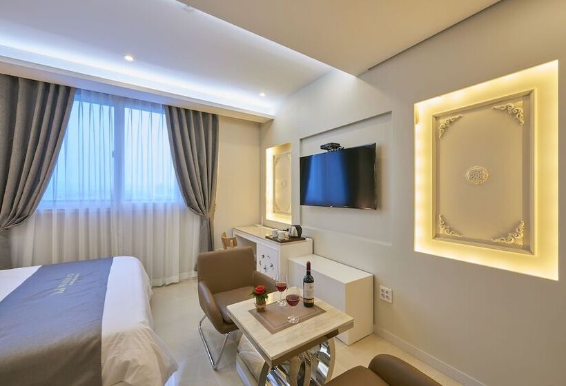 اتاق لوکس, Gwangju Madrid