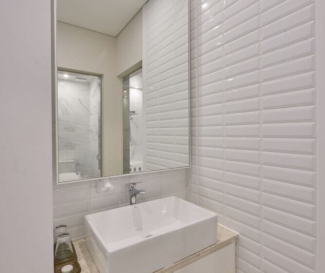 غرفة قياسية, Gwangju Madrid