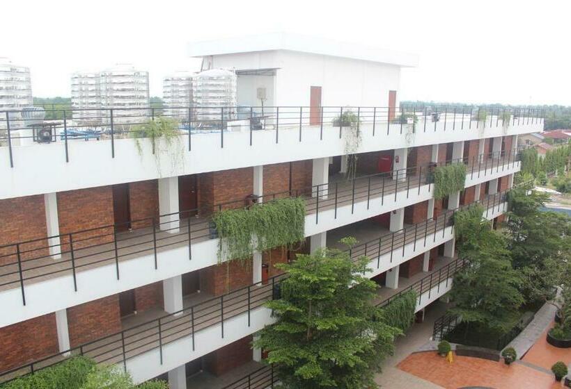 Номер Deluxe, Thong S Inn Hotel Kualanamu