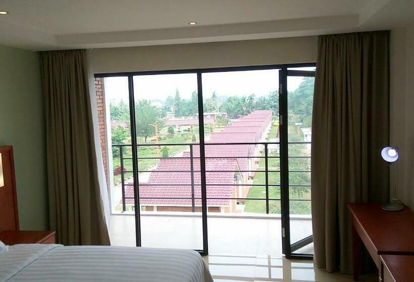Номер Deluxe, Thong S Inn Hotel Kualanamu