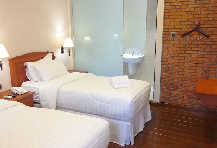 오두막, Thong S Inn Hotel Kualanamu