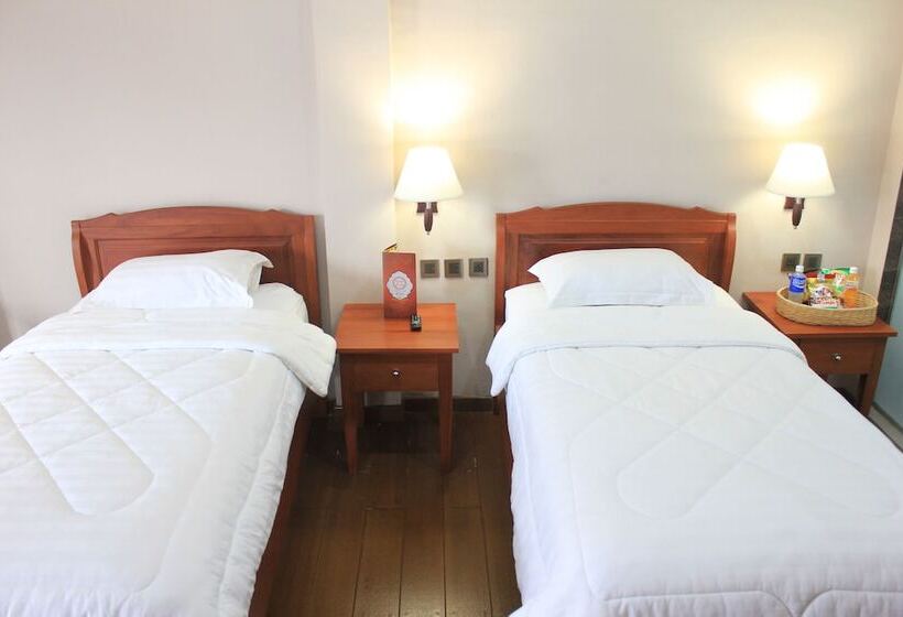 오두막, Thong S Inn Hotel Kualanamu