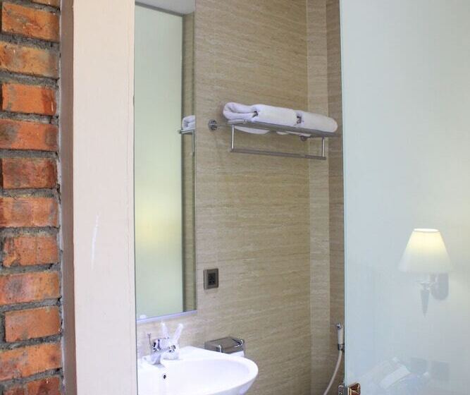Номер Deluxe, Thong S Inn Hotel Kualanamu