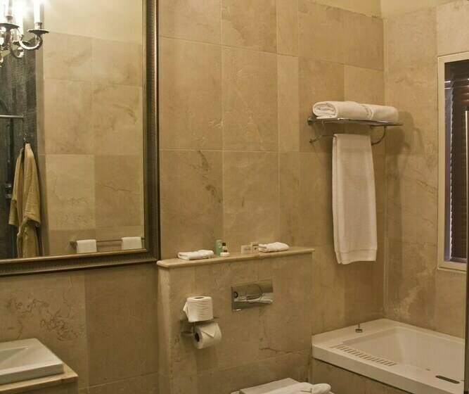 اتاق لوکس چهار تخته, Westfoster Harbour Boutique Residences