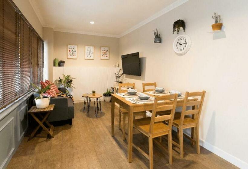 Suite Familiare, Cottonwood Bed & Breakfast House Bandung