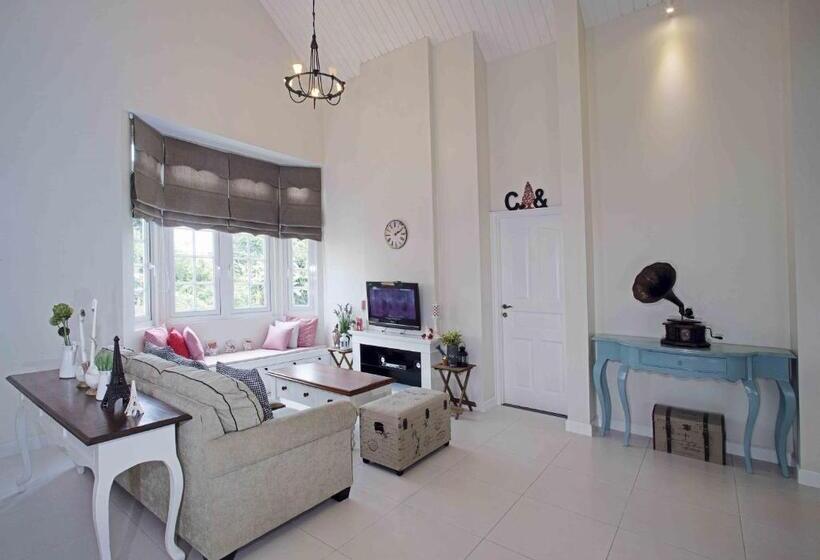 Suite con Idromassaggio, Cottonwood Bed & Breakfast House Bandung