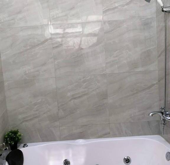 Suite con Idromassaggio, Cottonwood Bed & Breakfast House Bandung