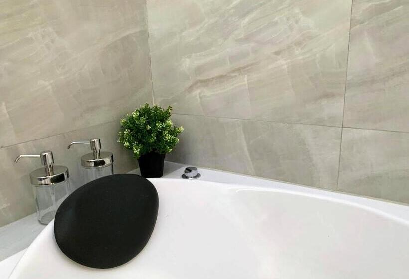 Suite con Idromassaggio, Cottonwood Bed & Breakfast House Bandung