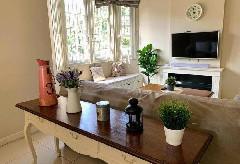 Suite con Idromassaggio, Cottonwood Bed & Breakfast House Bandung