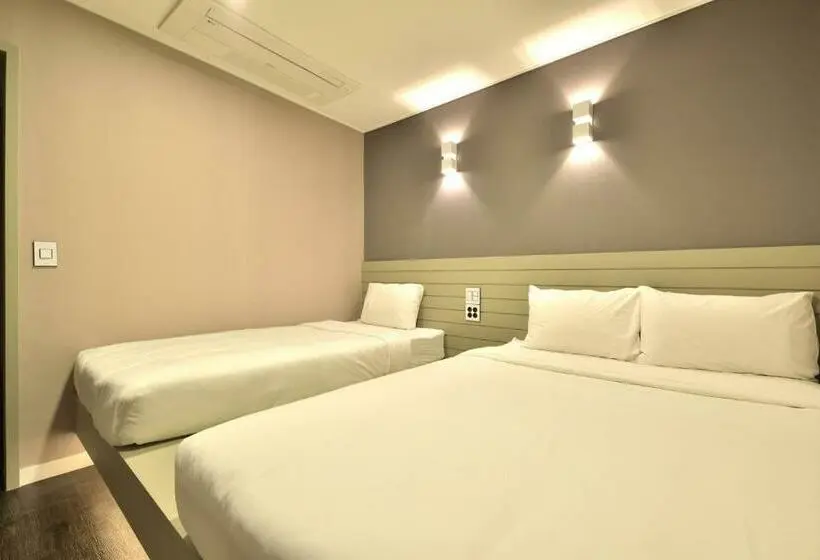 Standard Kolmen Hengen Huone, With U Hotel & Guesthouse