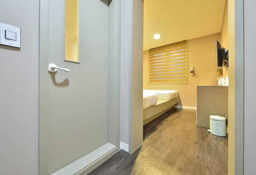 غرفة قياسية, With U Hotel & Guesthouse