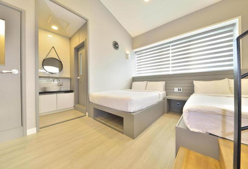 جناح عائلي, With U Hotel & Guesthouse