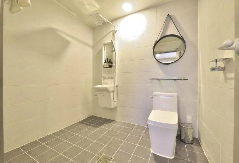 Deluxe Kolmen Hengen Huone, With U Hotel & Guesthouse