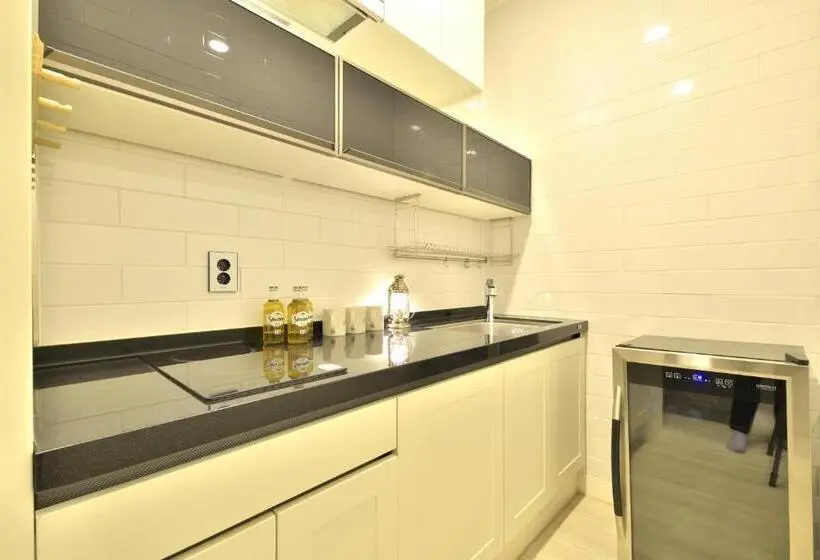 Deluxe Kolmen Hengen Huone, With U Hotel & Guesthouse