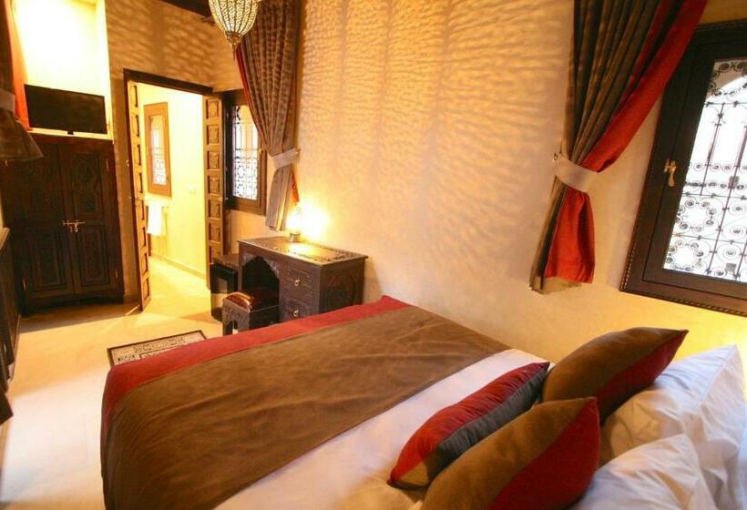 Standart Oda, Riad Omri