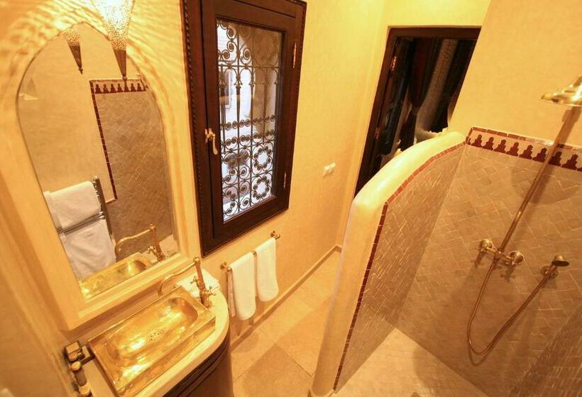 Standart Oda, Riad Omri