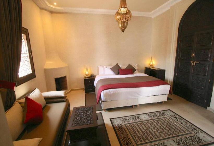 Delüks Oda, Riad Omri