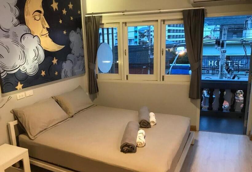 스탠다드 룸 공동 욕실, The Moon Hostel Huahin