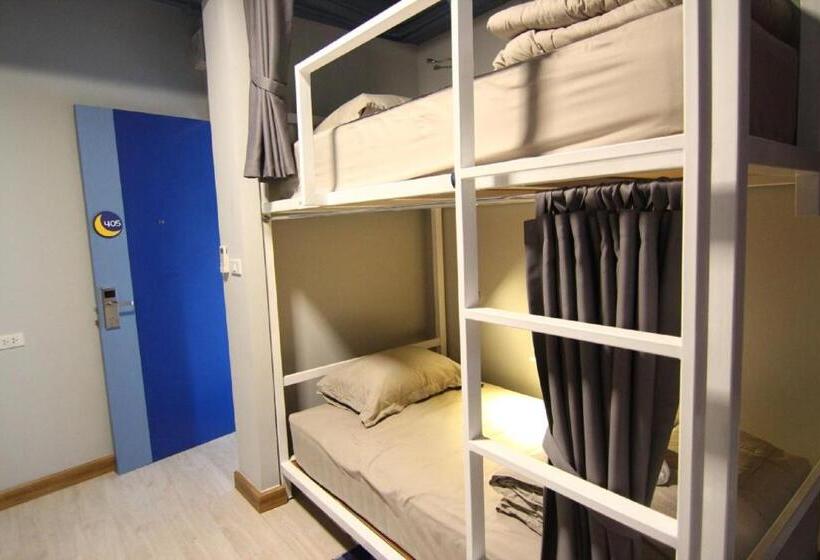 스탠다드 4인용 룸 공용 욕실, The Moon Hostel Huahin