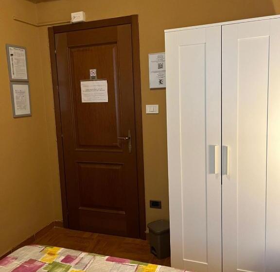 اتاق استاندارد یک تخته با سرویس بهداشتی مشترک, B&b Corso Porta Nuova 39