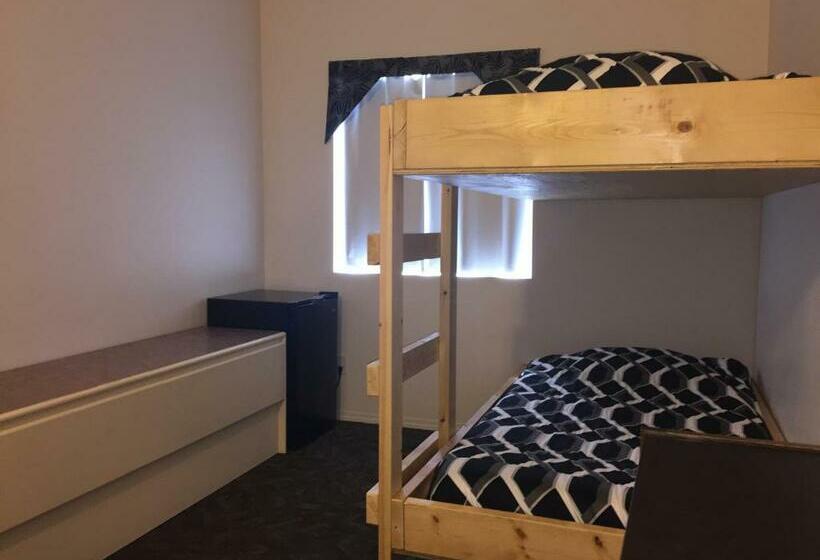 اتاق استاندارد با سرویس بهداشتی مشترک, Invermere Hostel