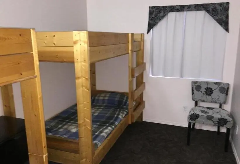 Economy Quadruple Room, Invermere Hostel